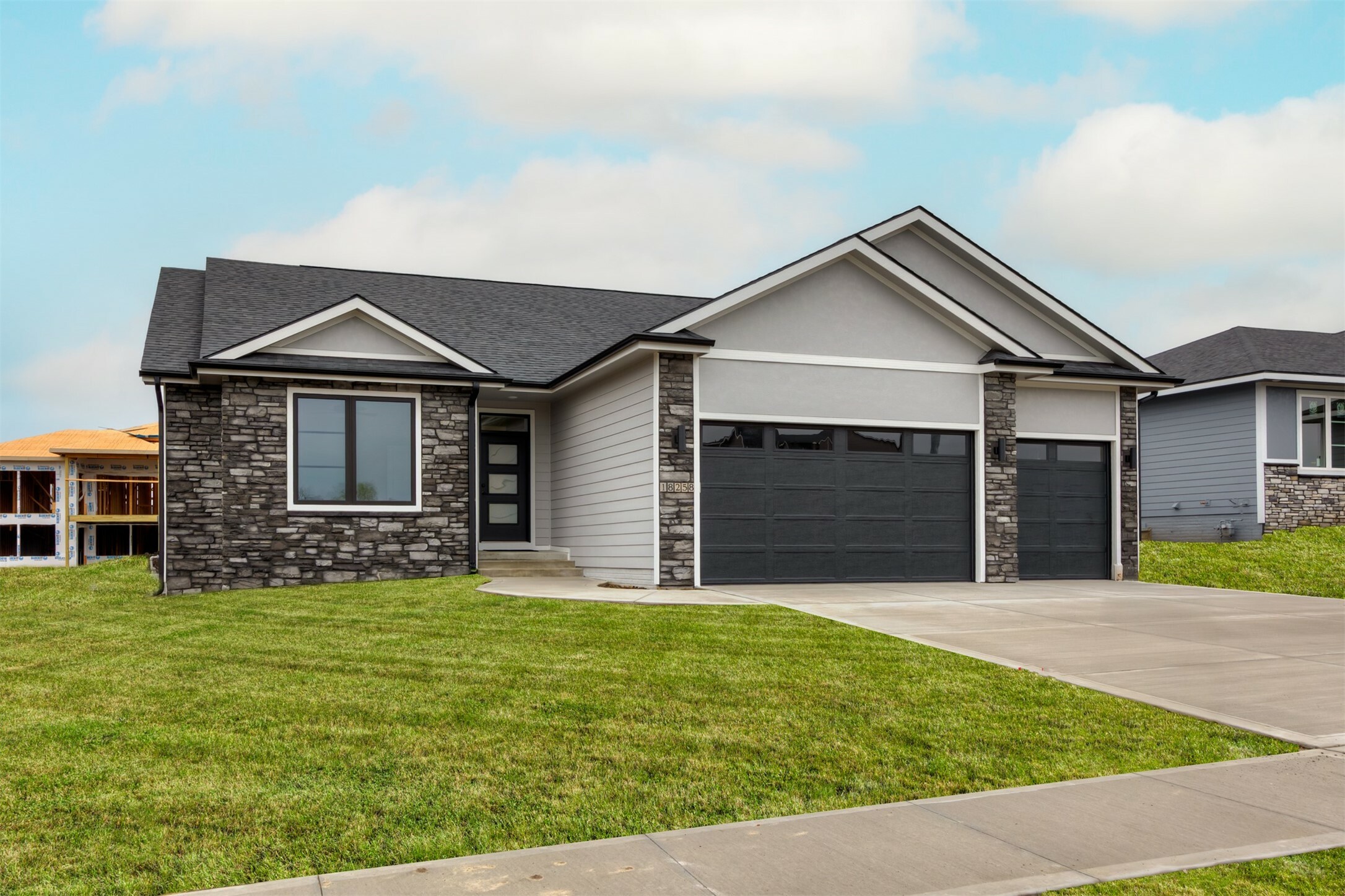 Property Photo: 18258 Hidden Knoll IA 50325