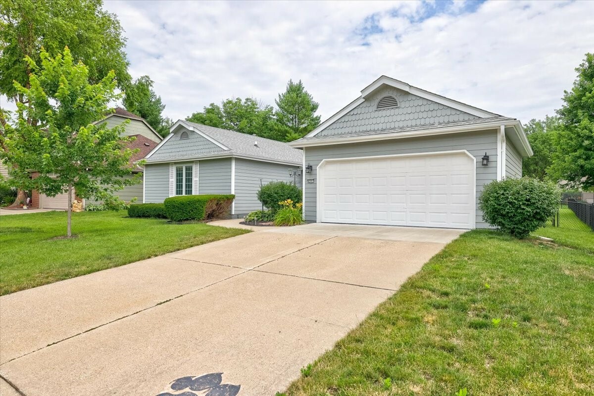 Property Photo:  4301 Stonebridge Road  IA 50265 