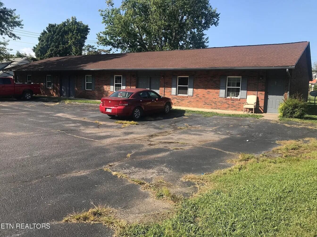 Property Photo:  1320 &Amp 103 N Henry &Amp W Converse Street  TN 37814 
