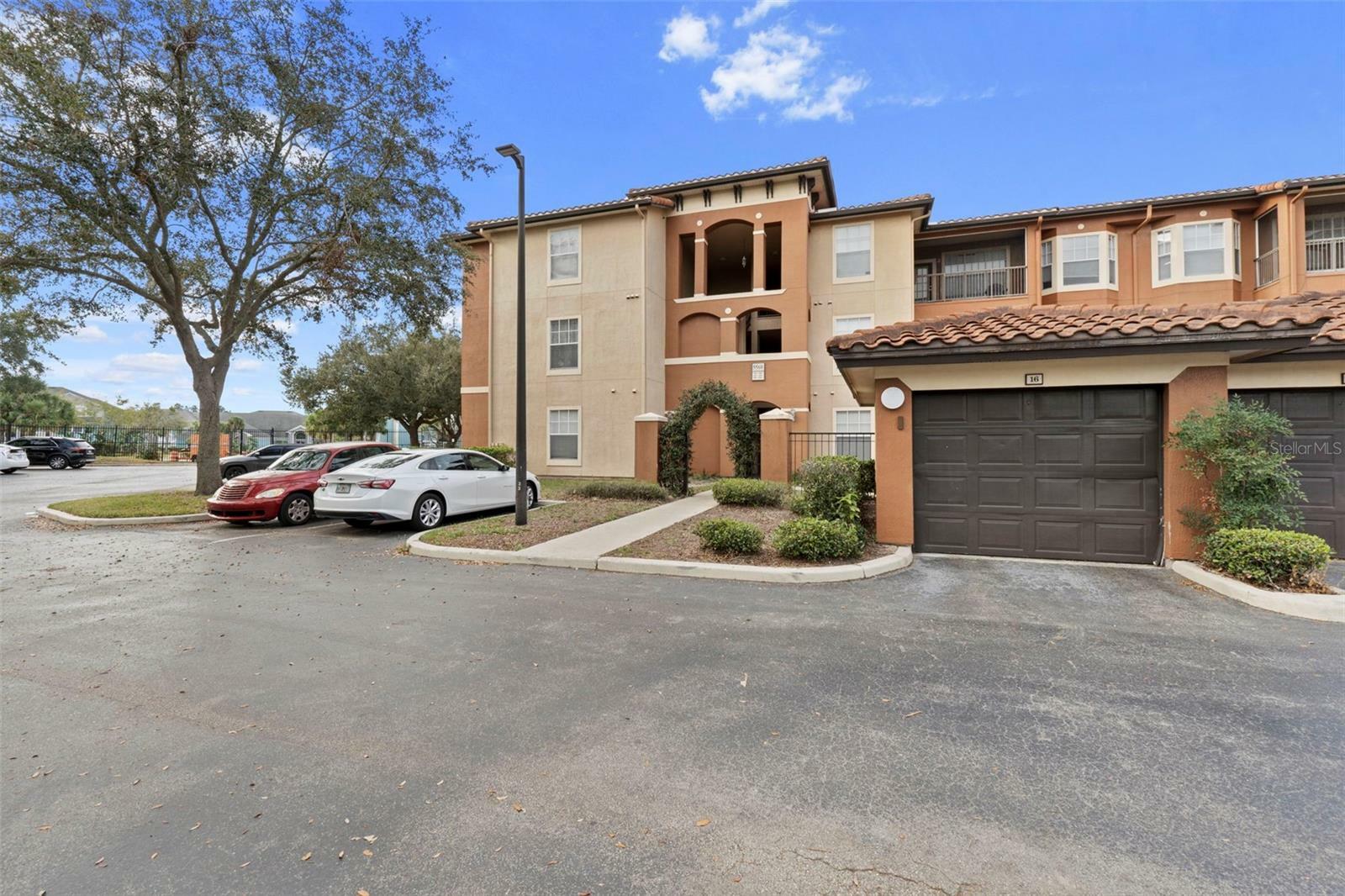 Property Photo:  5560 Metrowest Boulevard 304  FL 32811 