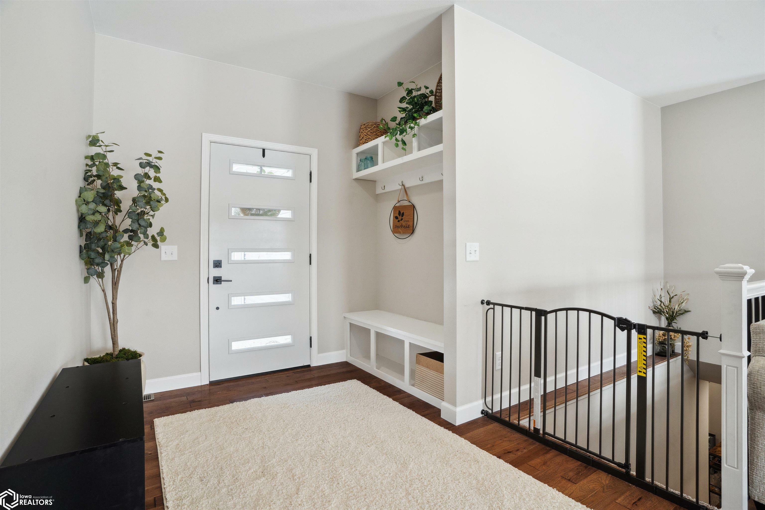 Property Photo: 405 W Adams Street IA 52645