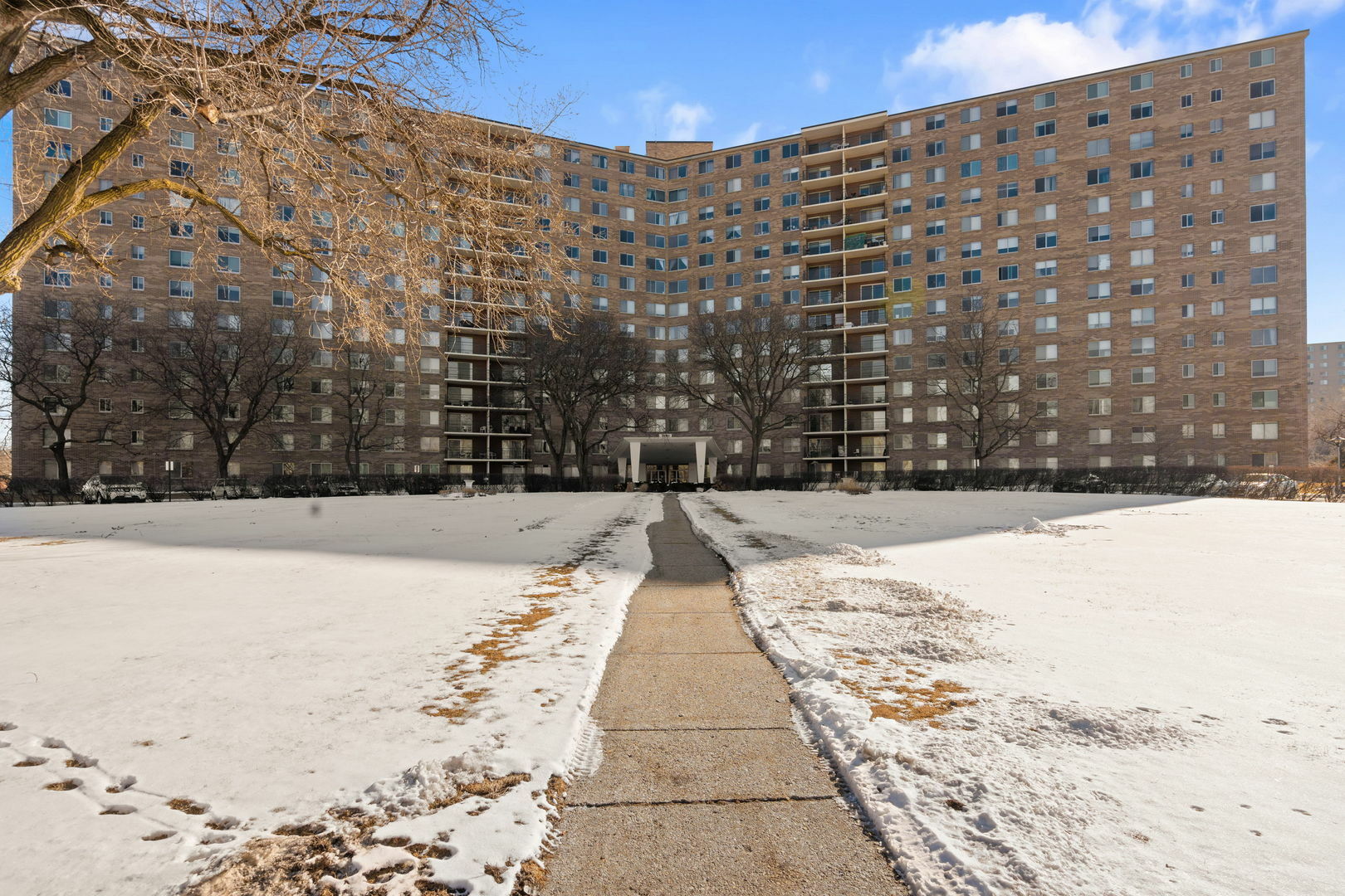 Property Photo:  7141 N Kedzie Avenue 1011  IL 60645 