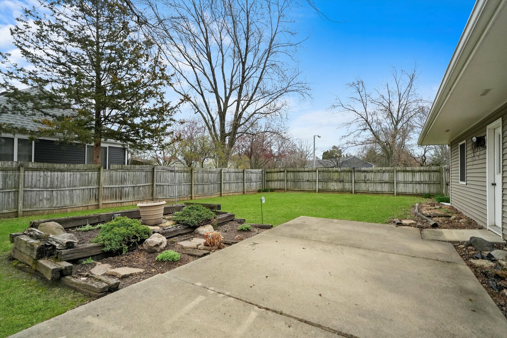 Property Photo: 320 Boulder Hill Pass IL 60543