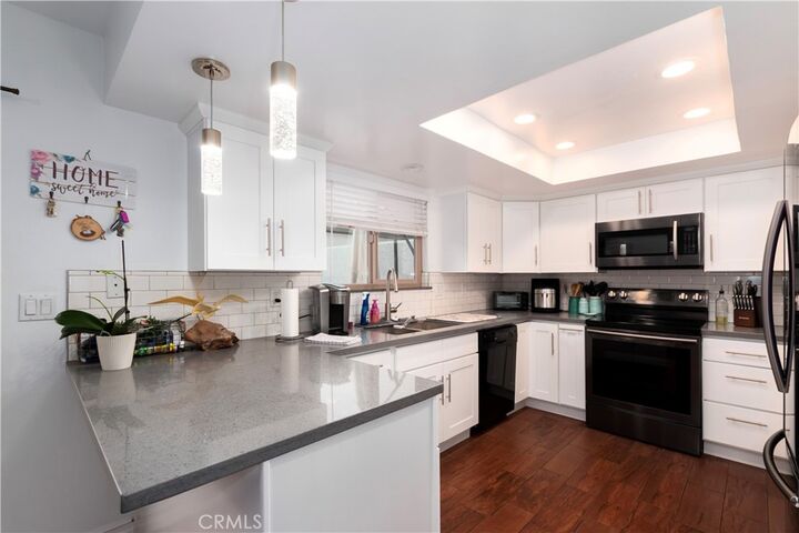 Property Photo: 315 Calle Pequeno CA 93454