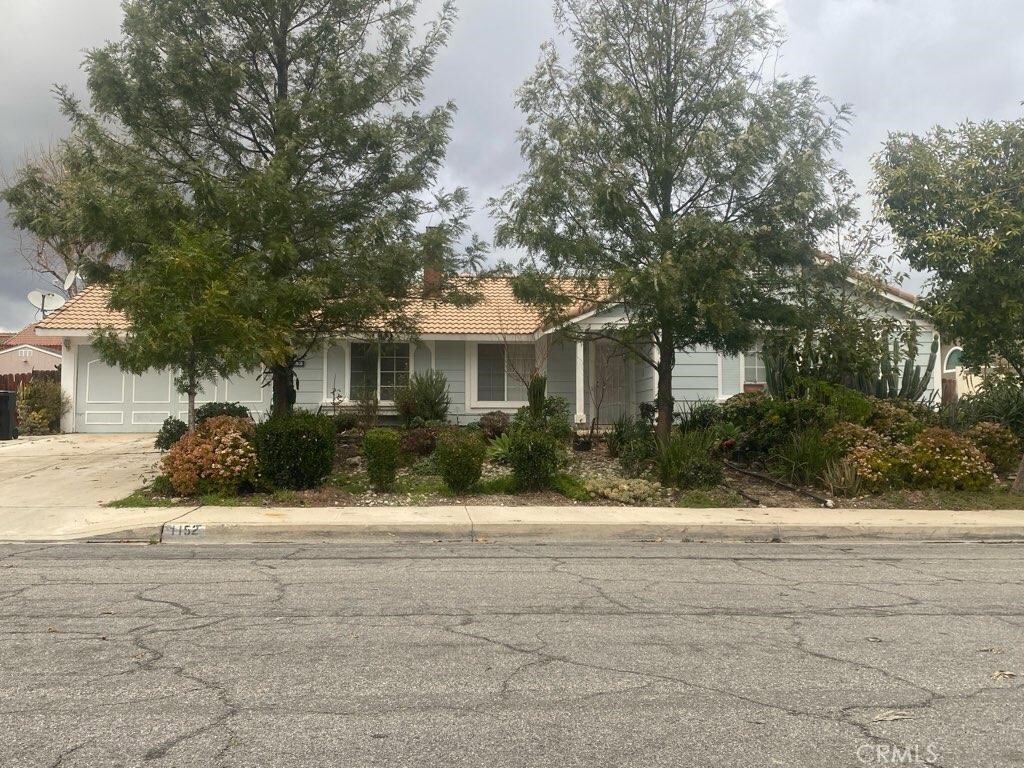 Property Photo: 1152 W Lewis Street CA 92377