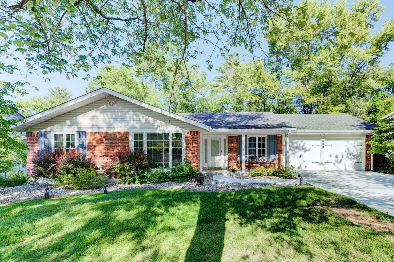 Property Photo:  809 King George Court  MO 63021 