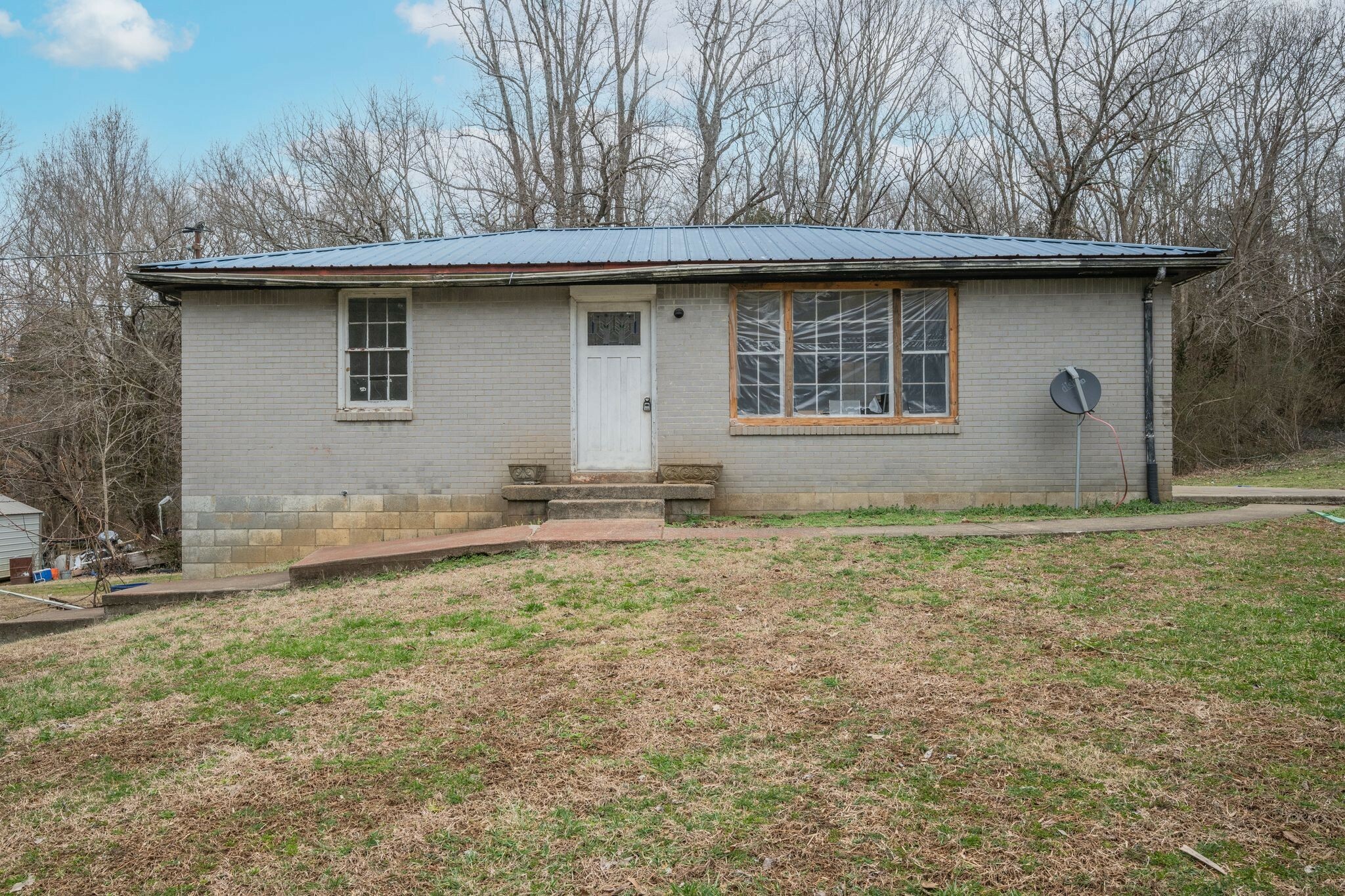 Property Photo: 208 Todd St TN 37036