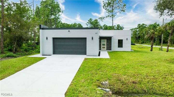 Property Photo:  307 W 9th Street  FL 33972 