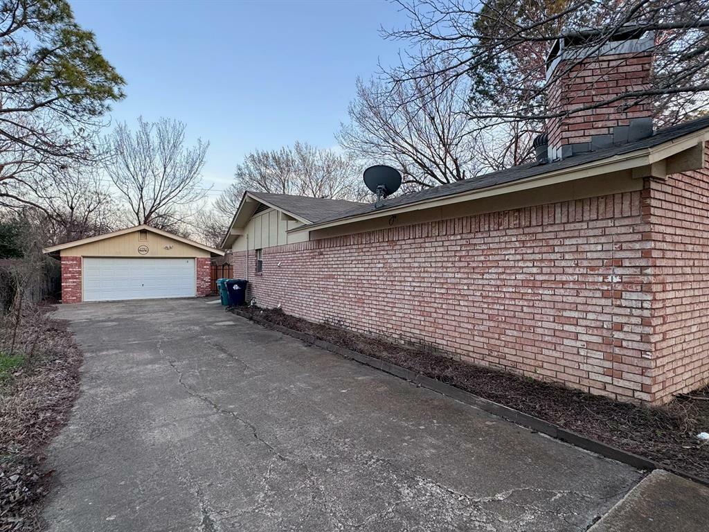 Property Photo:  2732 Foxcroft Circle  TX 76209 