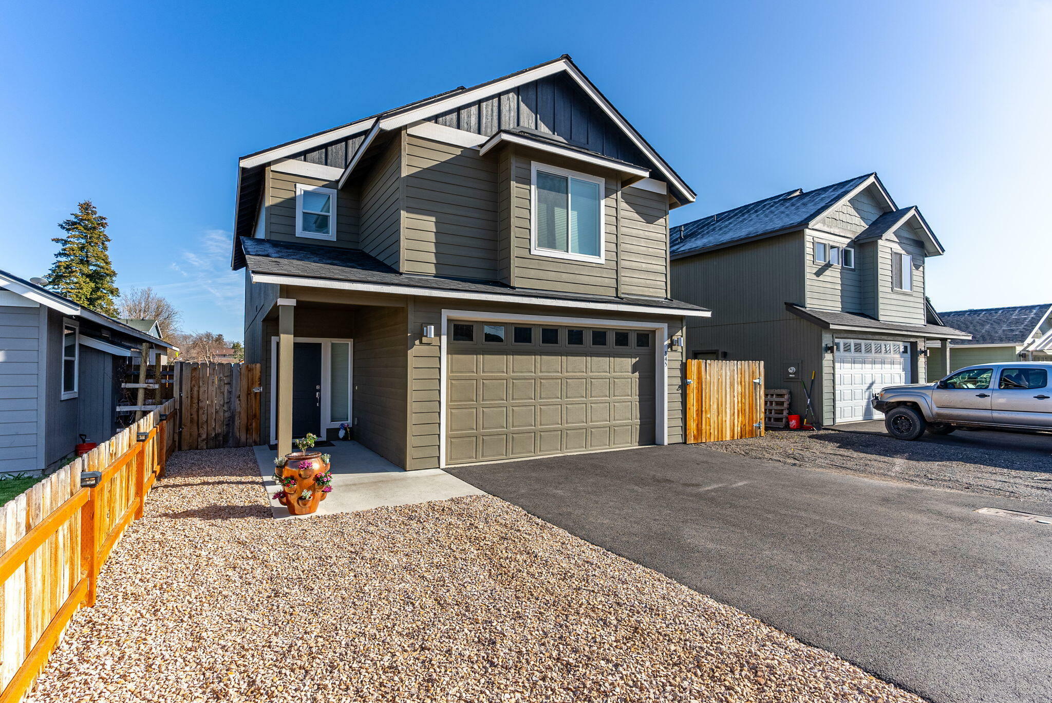 Property Photo: 845 SE 5th Street OR 97754