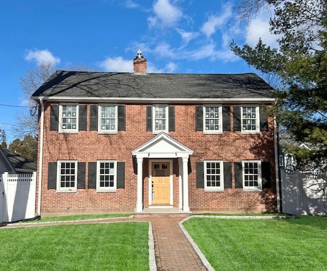 Property Photo:  41 Foxcroft Rd  MA 01890 