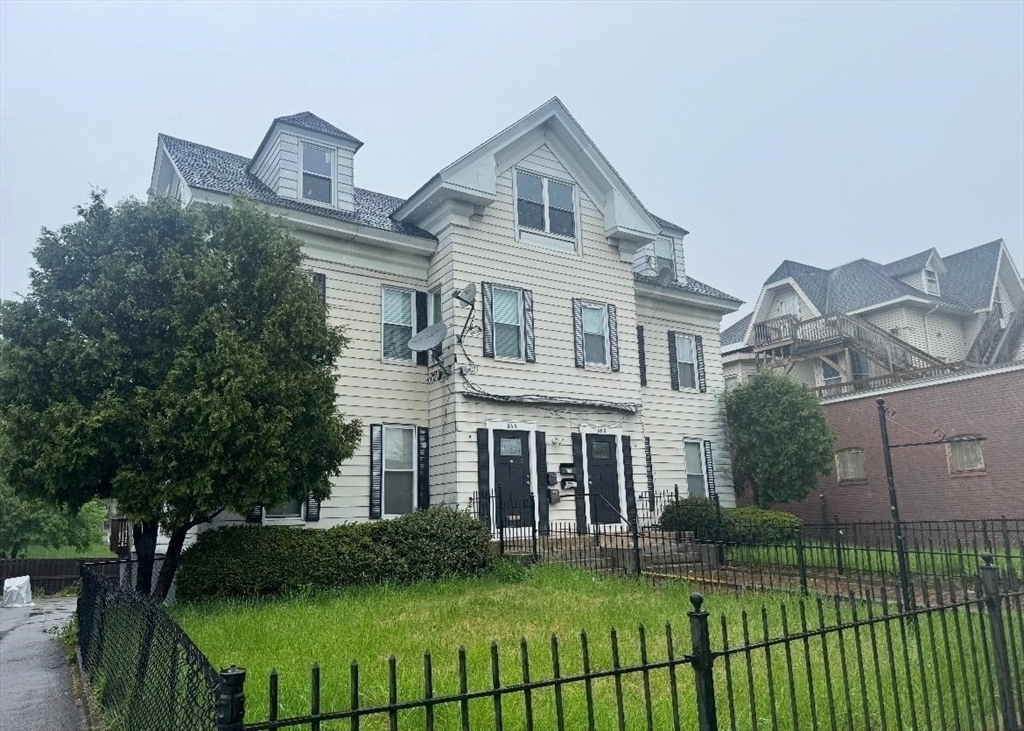 Property Photo: 862 Main St MA 01610