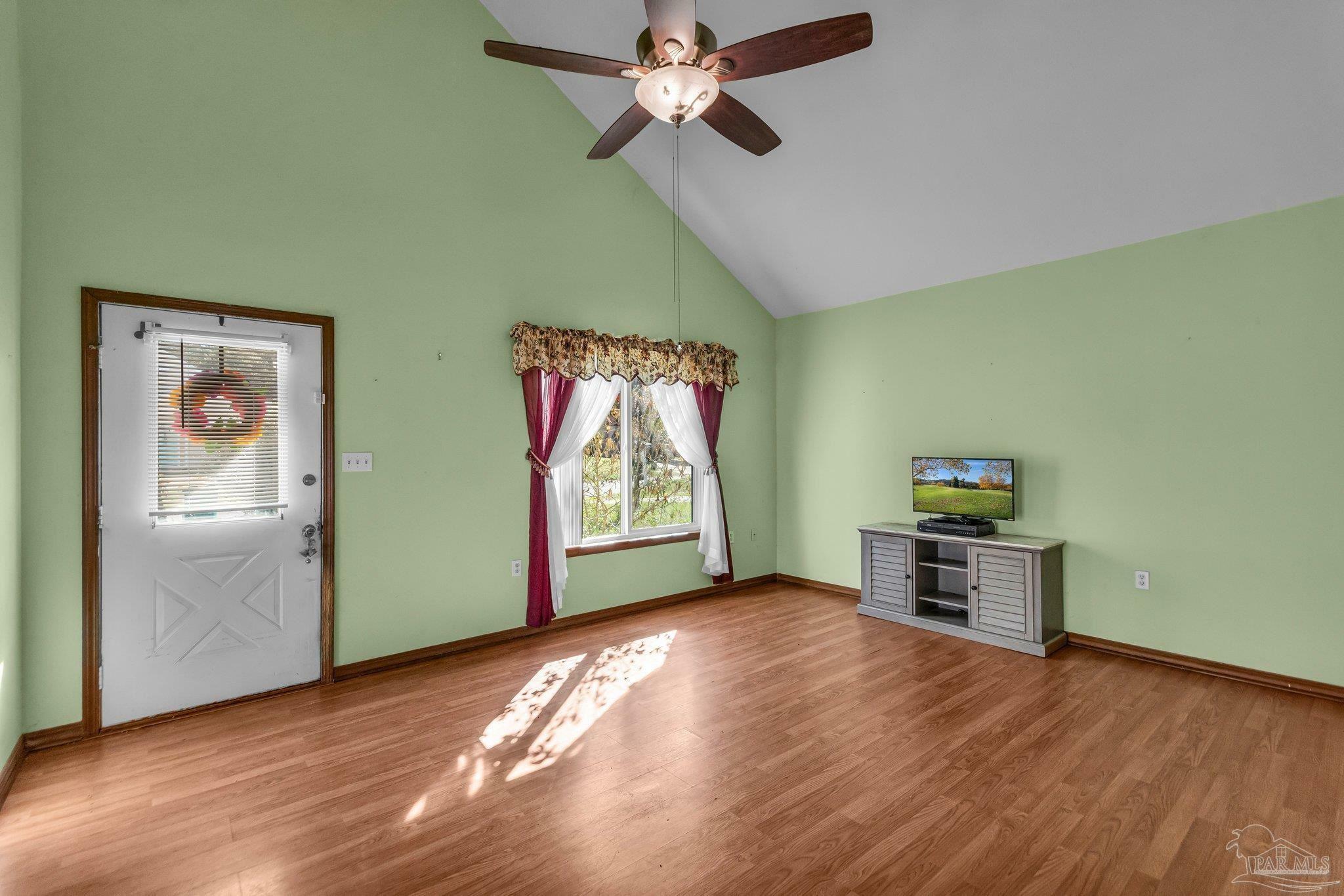 Property Photo:  618 Lloyd St  FL 32547 