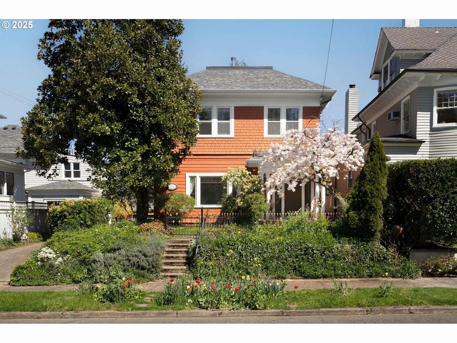Property Photo: 1911 SW Myrtle St OR 97201