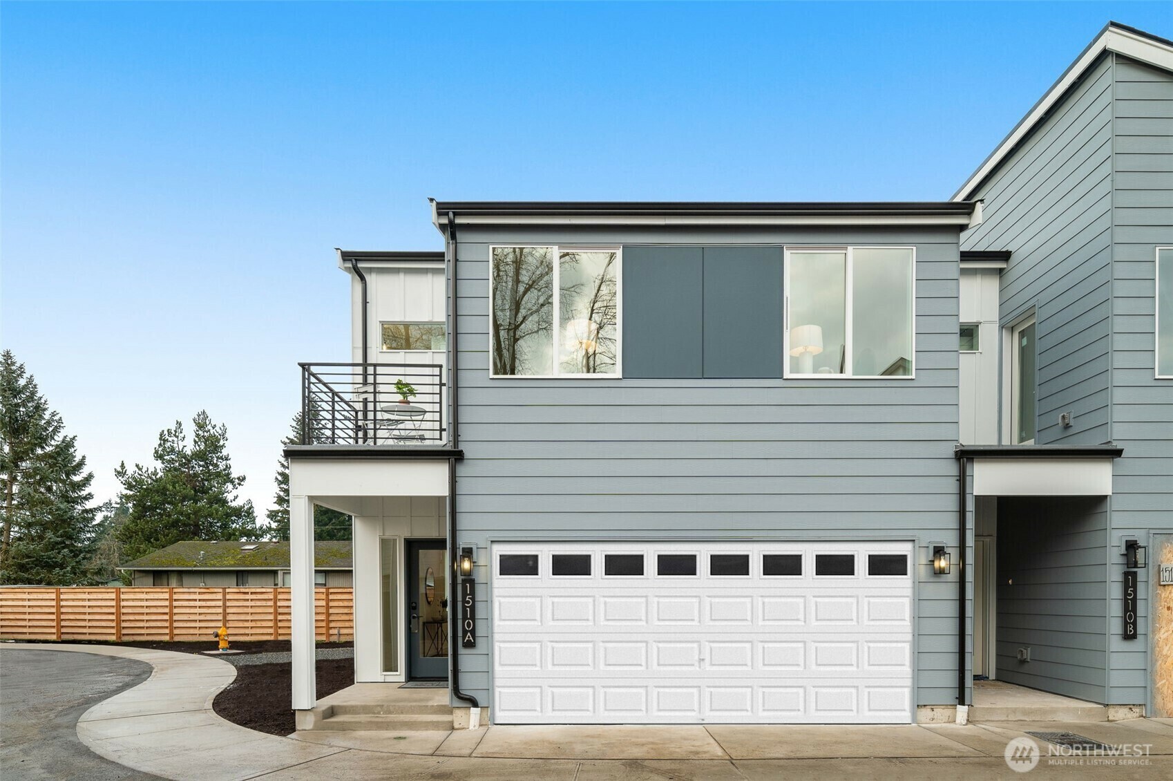 Property Photo: 1520 H Hollow Dale Place H WA 98204