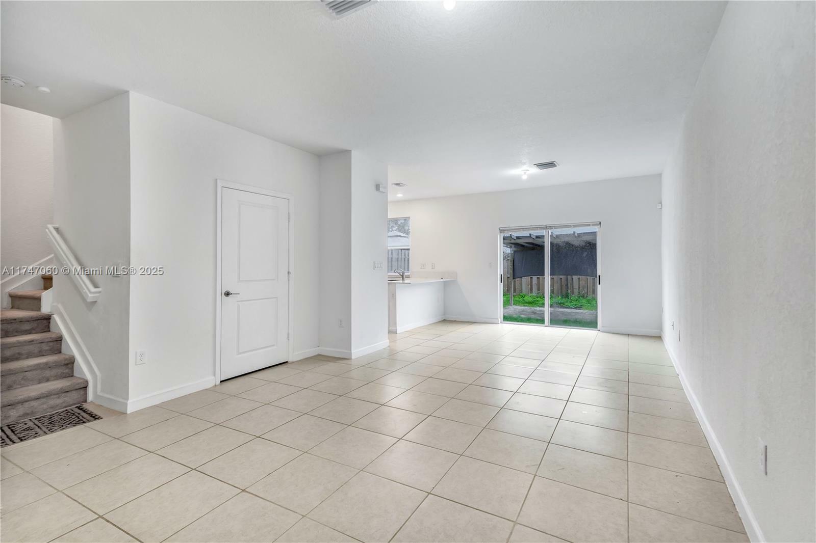 Property Photo:  2608 SE 10th St  FL 33035 