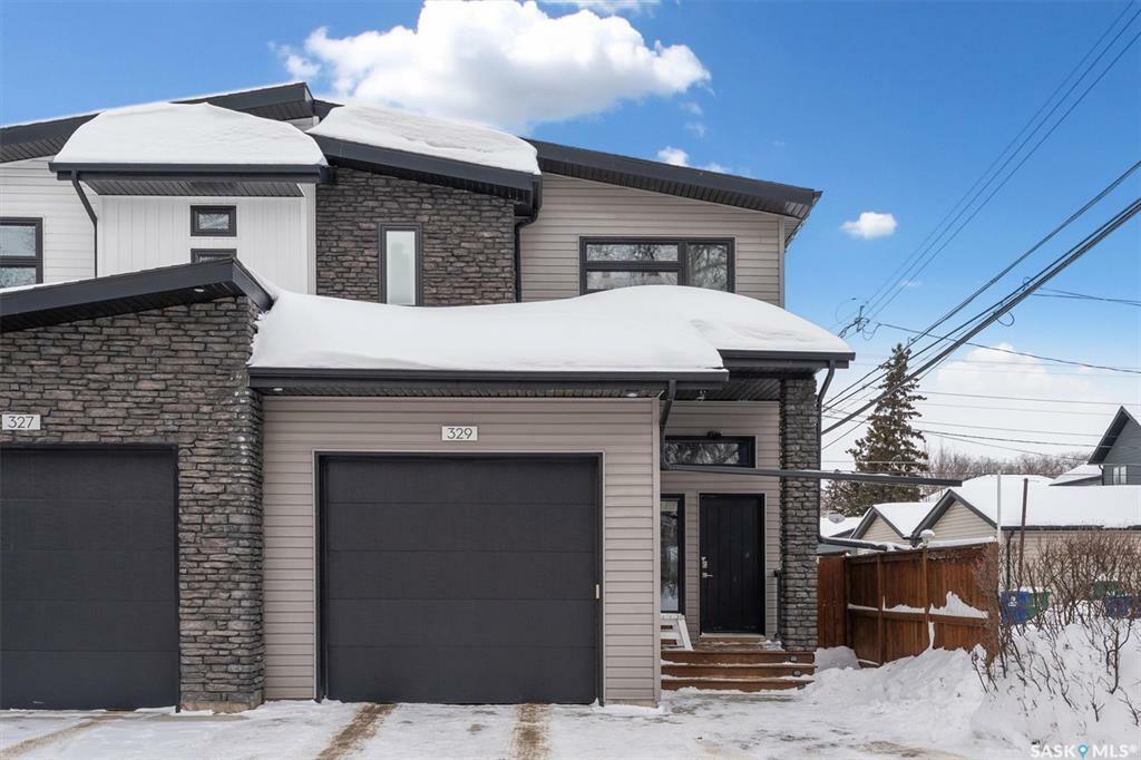 Property Photo:  329 2nd Street E  SK S7H 1N7 