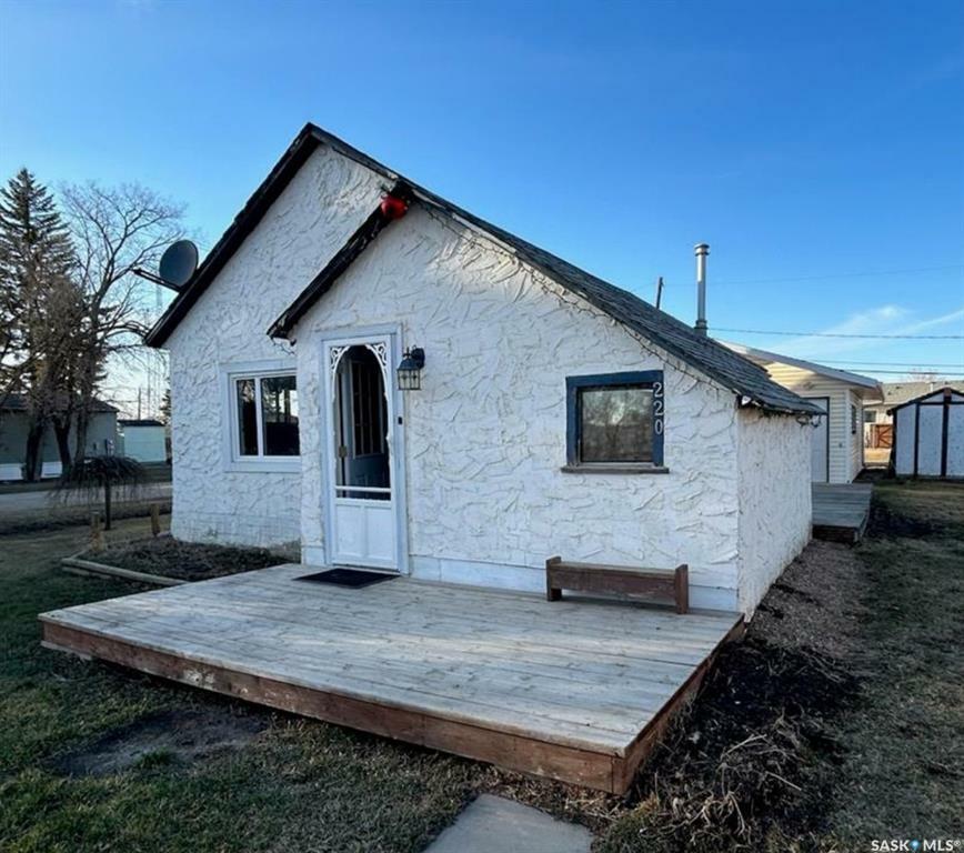 220 2nd Avenue W  Maidstone SK S0M 2J0 photo