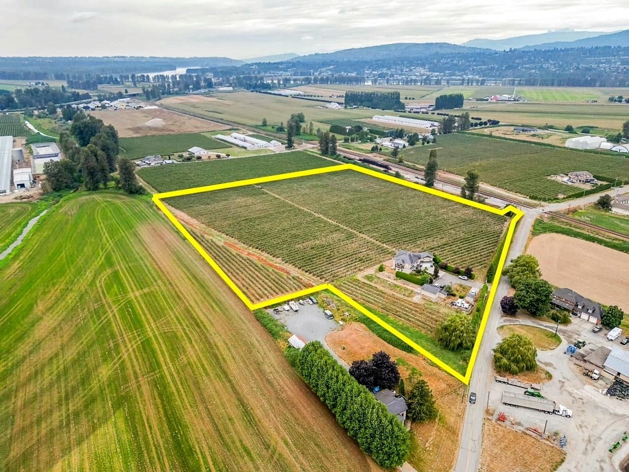 Photo de la propriété:  6277 Bell Road  BC V3G 1M6 