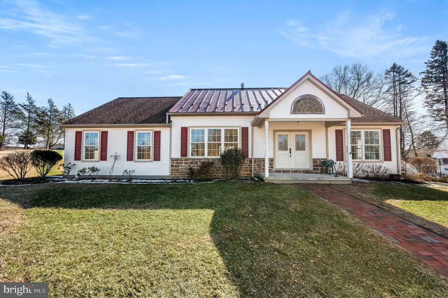 Property Photo:  320 Warwick Road  PA 19520 