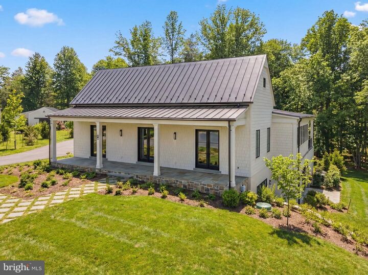 Property Photo:  4 Foxtrot Knoll Lane  VA 20117 