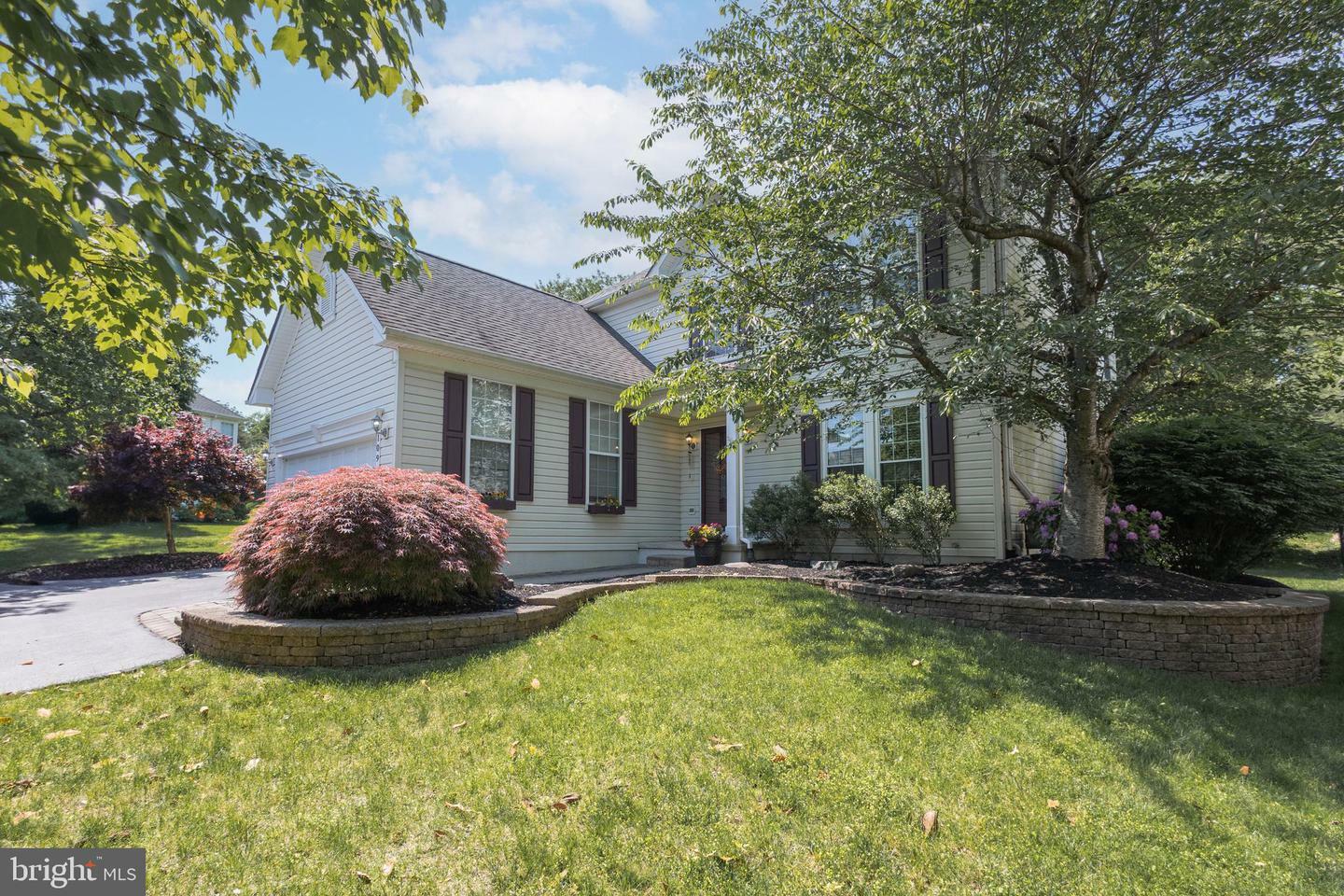 Property Photo:  109 Lakeview Drive  PA 18938 