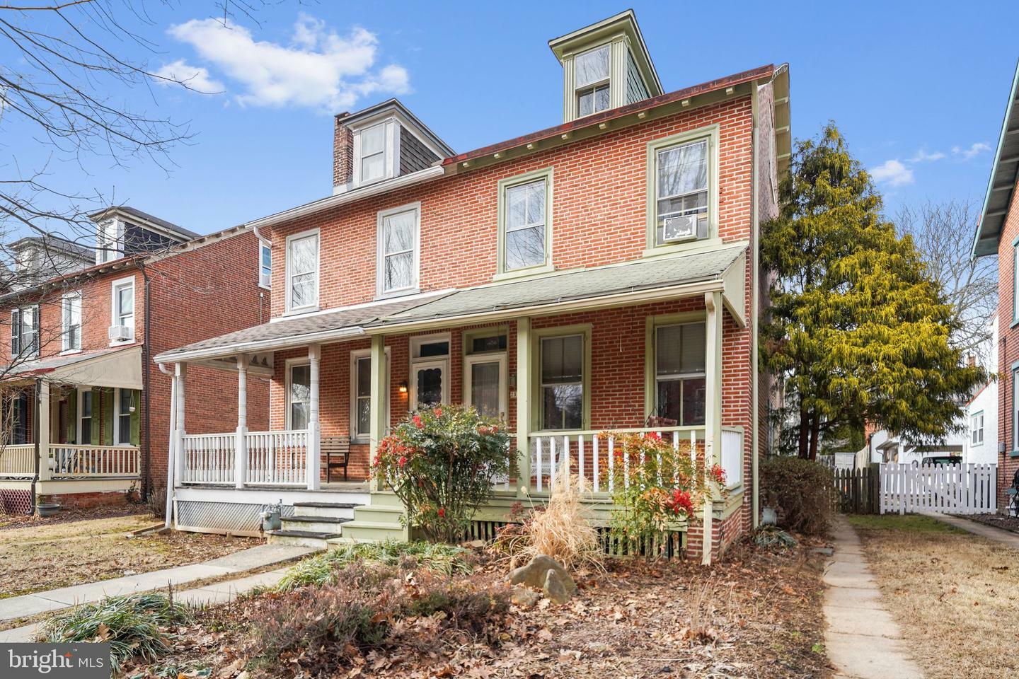 Property Photo:  231 W Union Street  PA 19382 