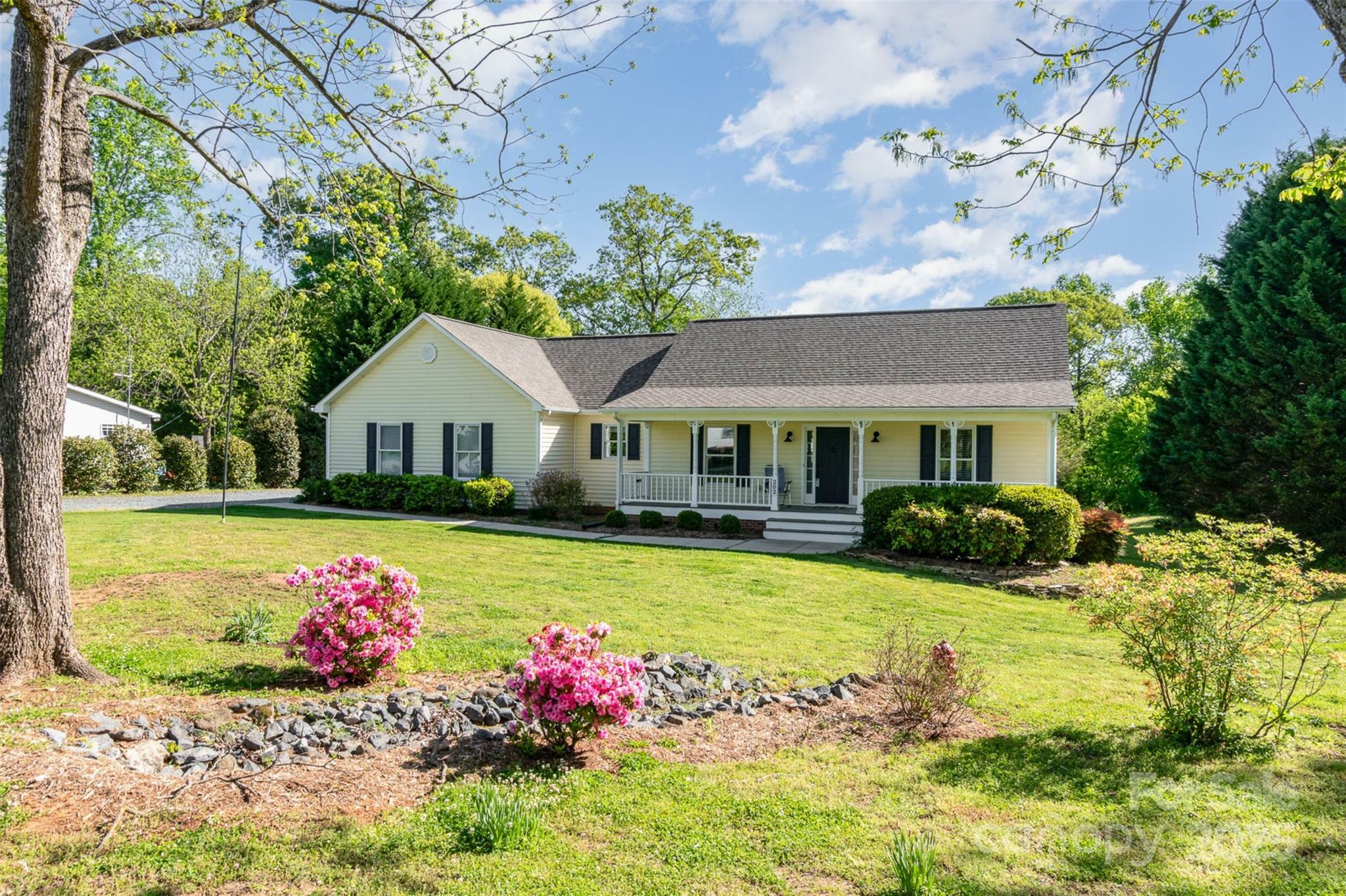 Property Photo: 202 Oakwood Street NC 28163