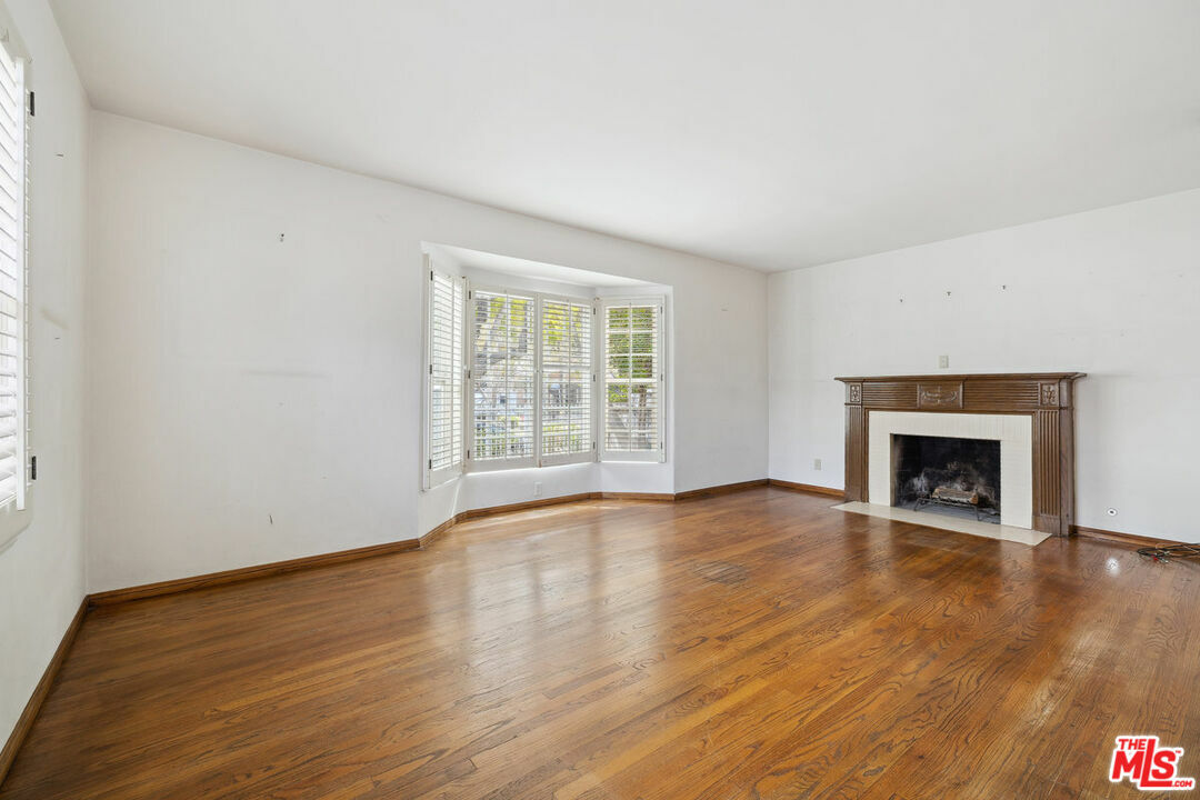 Property Photo:  11369 Gladwin St  CA 90049 