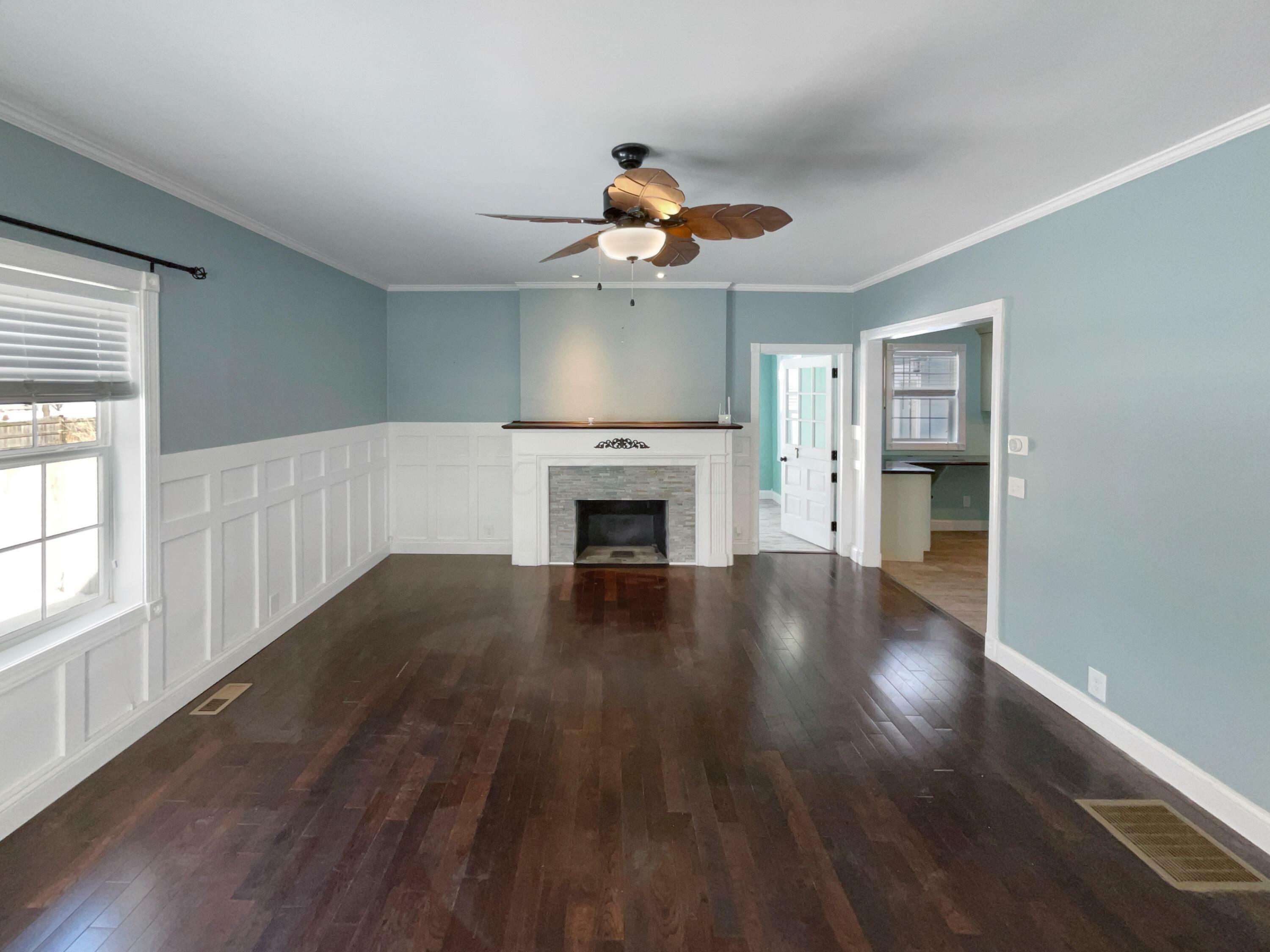 Property Photo:  860 W 4th Street  OH 43040 