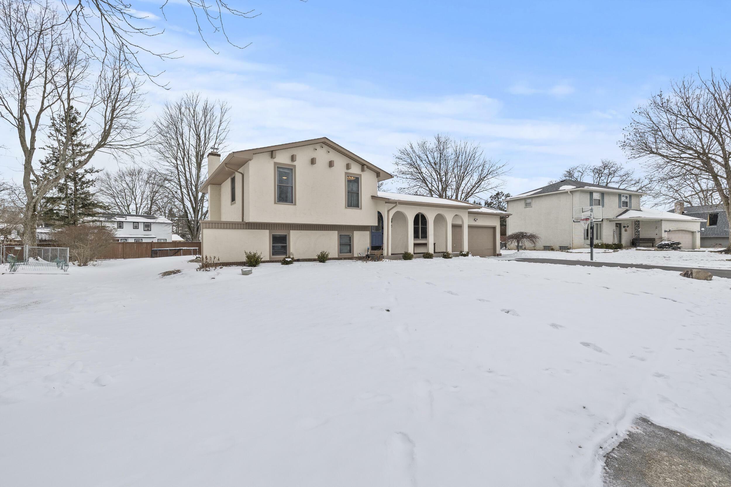 Property Photo:  1737 Shady Brook Lane  OH 43228 