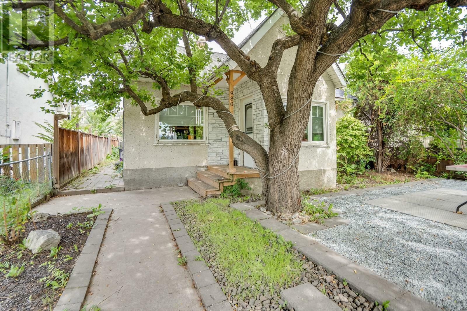 Property Photo:  980 Coronation Avenue  BC V1Y 7A5 