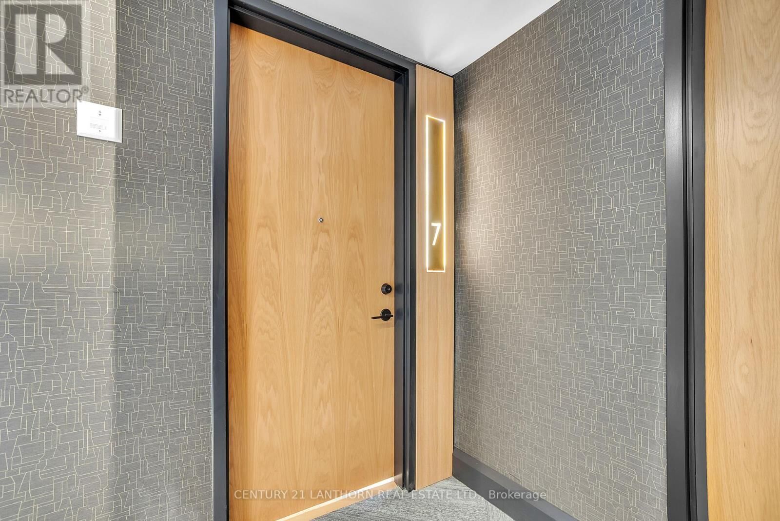 Property Photo:  38 Front Street Unit # 7  ON K8N 4N2