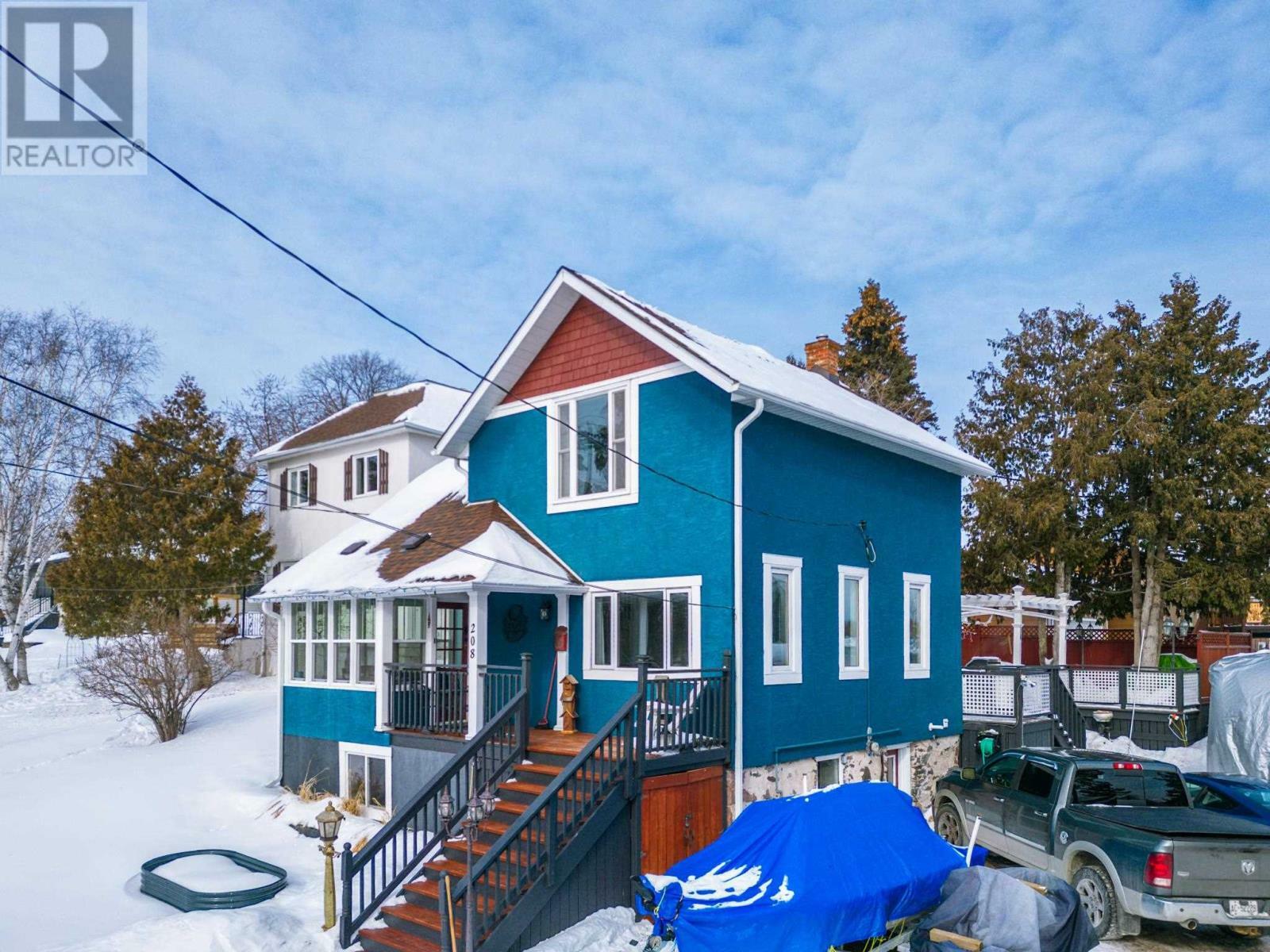 Property Photo:  208 Ottawa St  ON P0X 1C0 