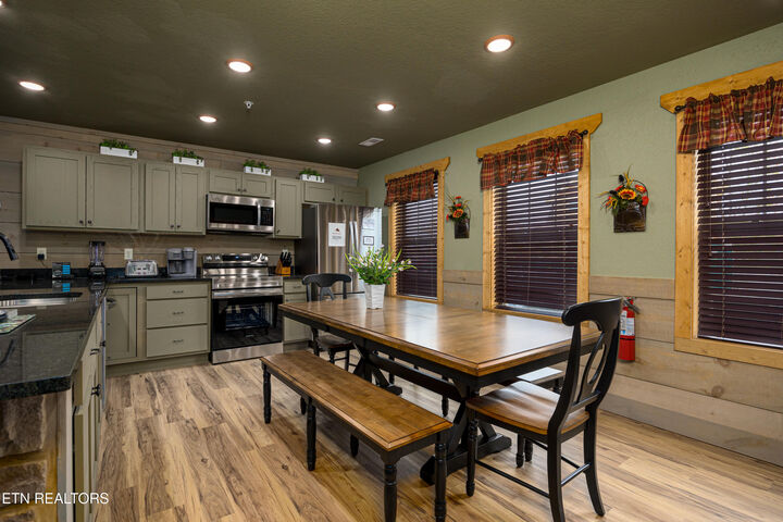 Property Photo: 1013 Potters Way TN 37738
