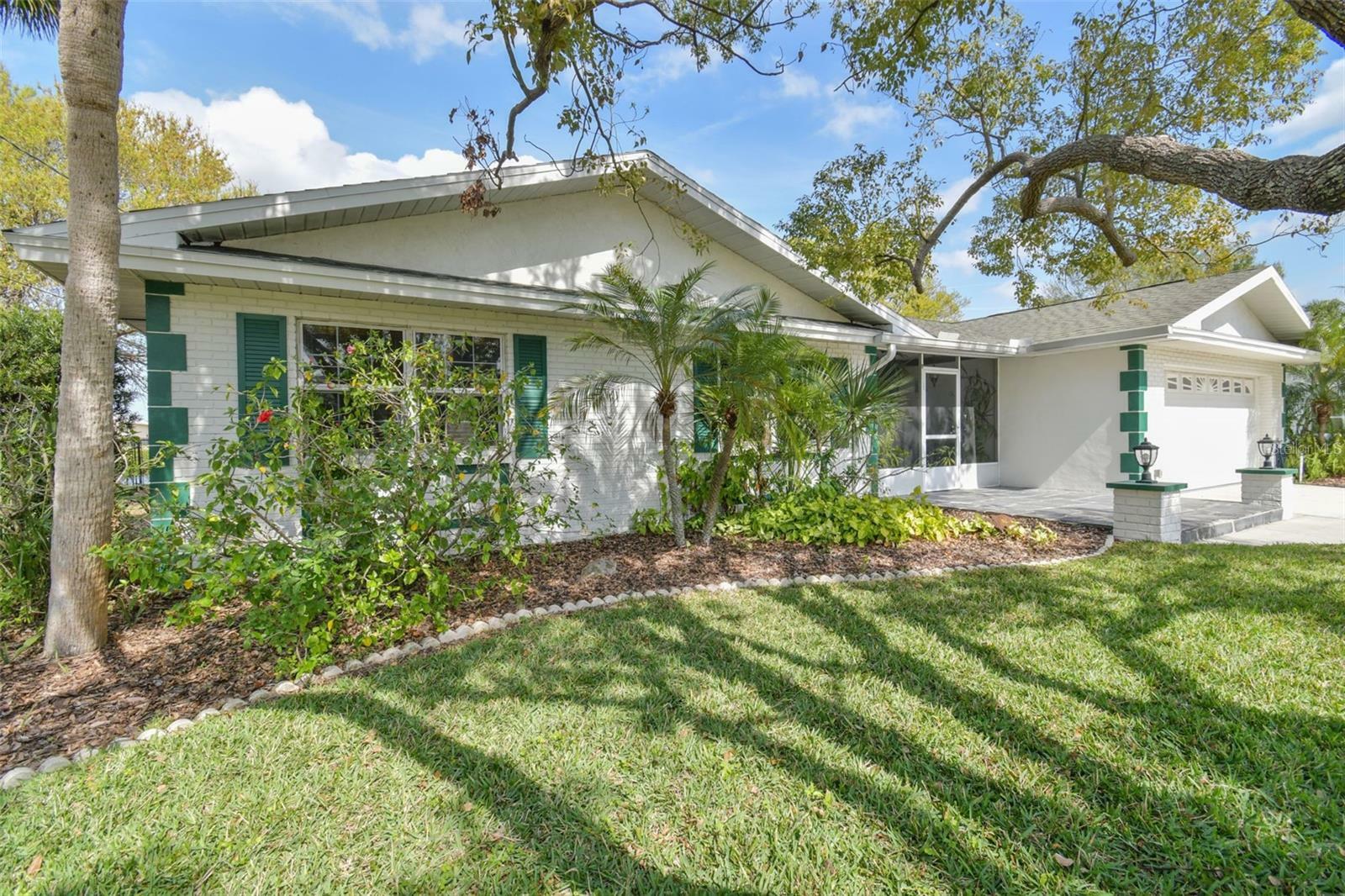 Property Photo: 705 Spanish Main Drive FL 33572