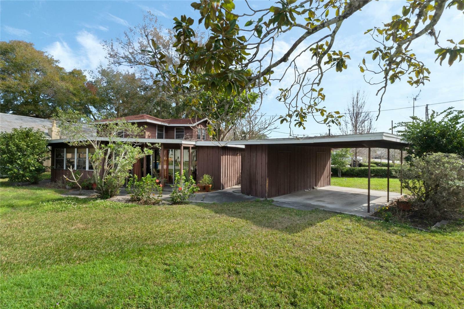 Property Photo:  425 S Woodland Street  FL 34787 