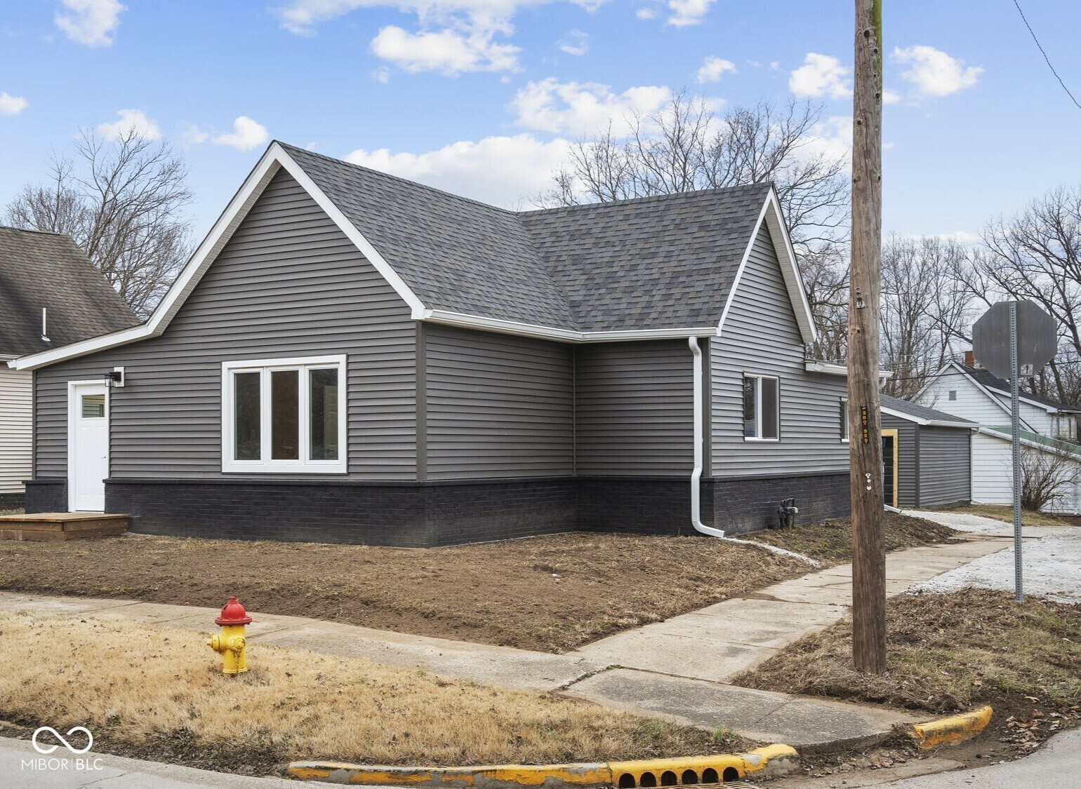 Property Photo:  626 N Main Street  IN 47842 