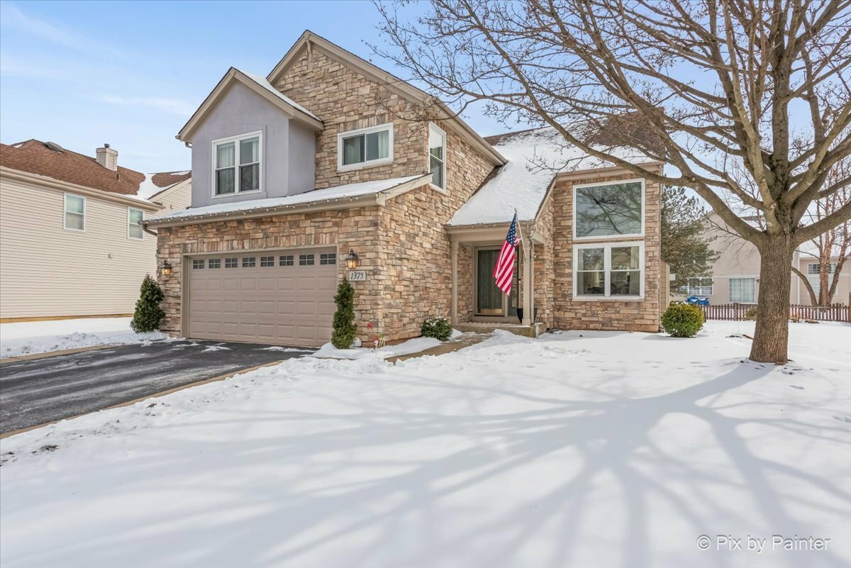 Property Photo: 1375 Beacon Lane IL 60103