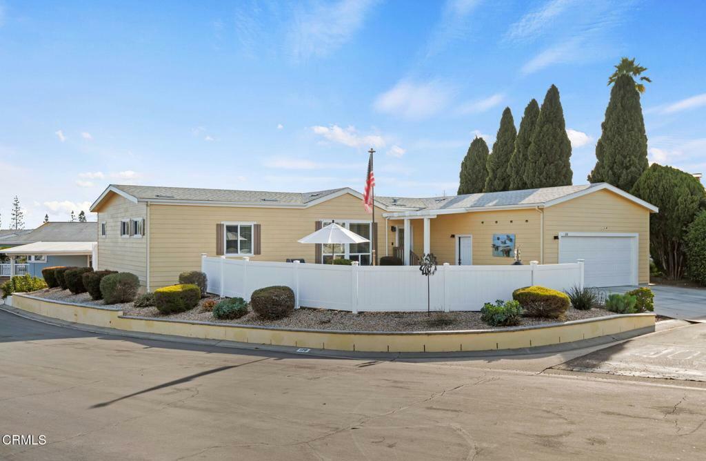 Property Photo: 128 Frost Circle 128 CA 93003
