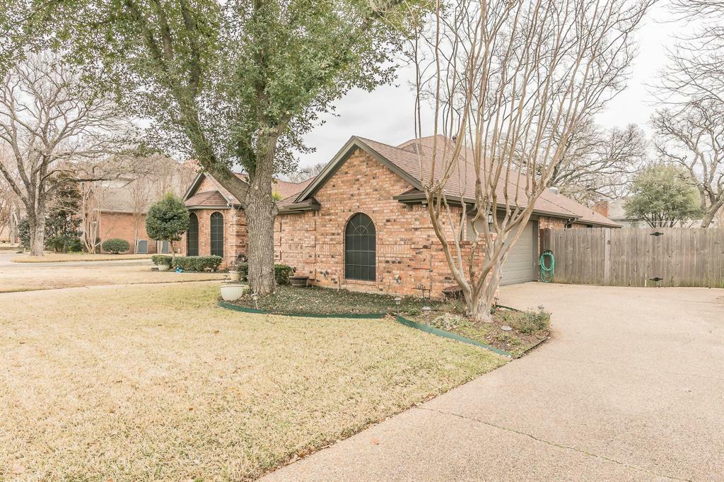 Property Photo: 808 Majestic Oaks Court TX 76063