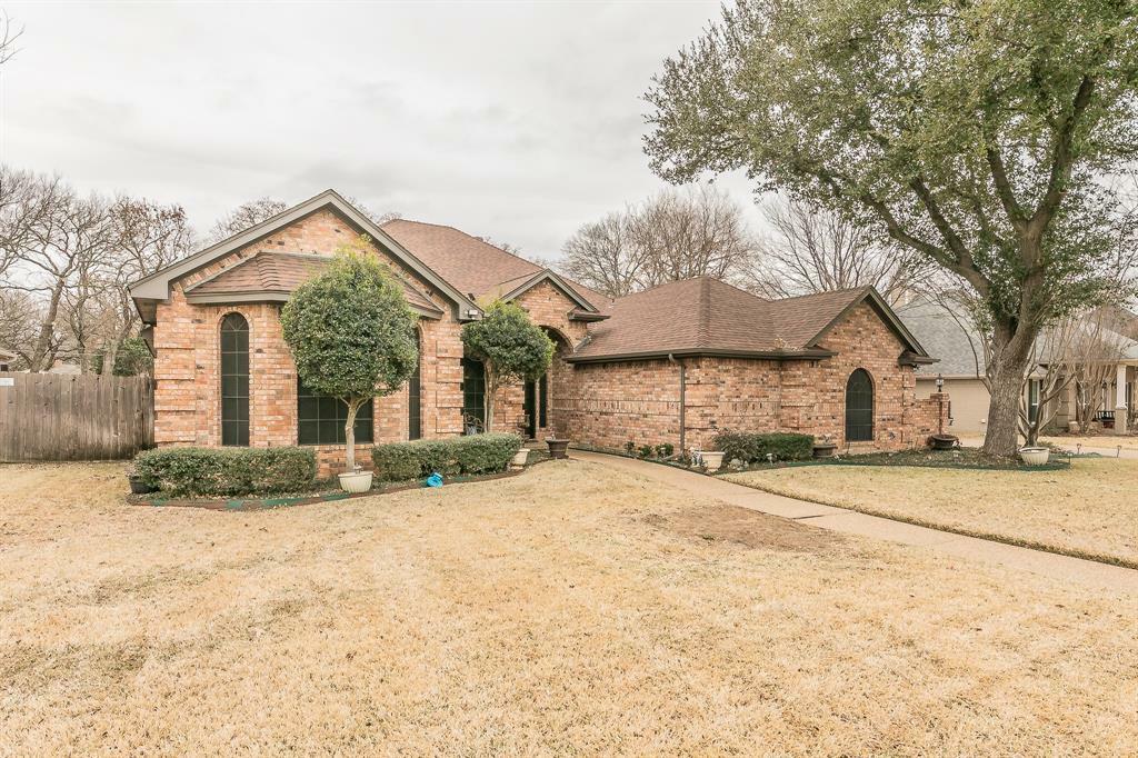 Property Photo: 808 Majestic Oaks Court TX 76063