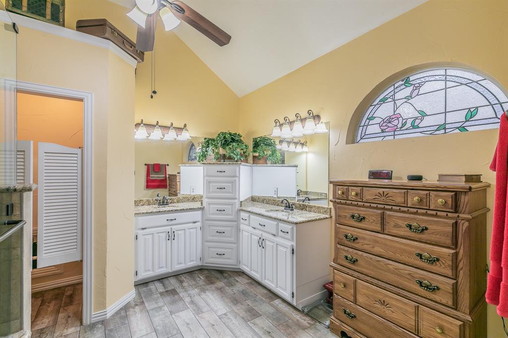 Property Photo: 808 Majestic Oaks Court TX 76063