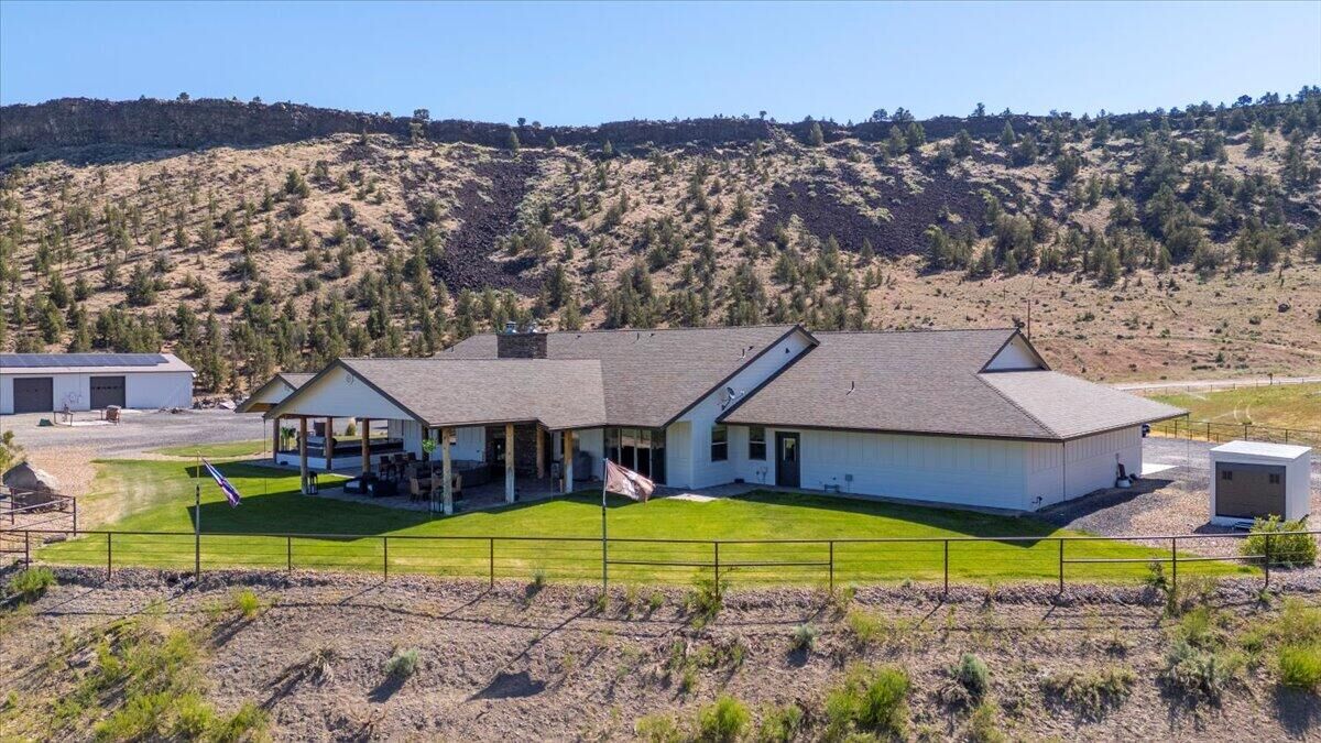 Property Photo: 2250 S Main Street OR 97754