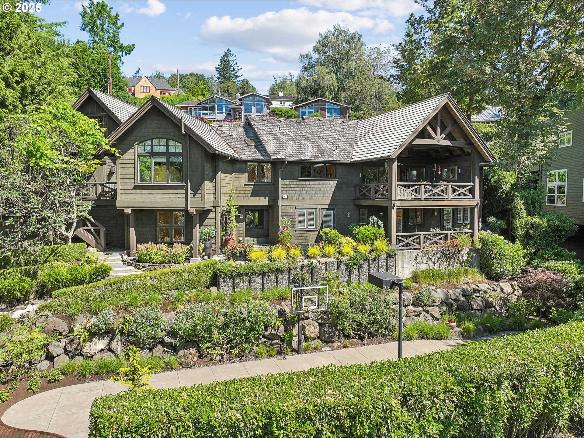 3930 SW Greenleaf Dr  Portland OR 97221 photo