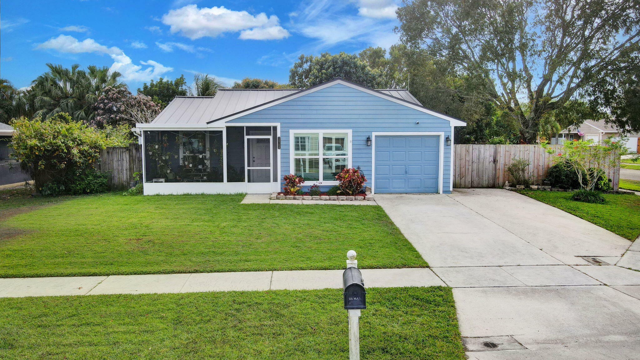 Property Photo:  10706 Summertime Lane  FL 33411 