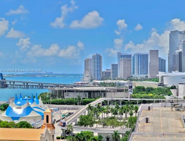 Property Photo:  1750 N Bayshore Dr 1714  FL 33132 