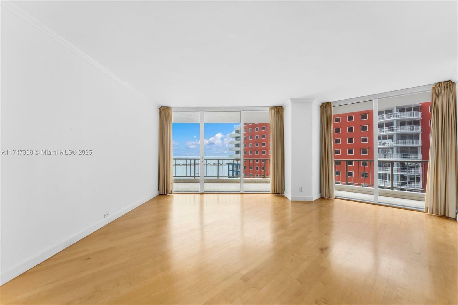 Property Photo:  1581 Brickell Ave 1905  FL 33129 