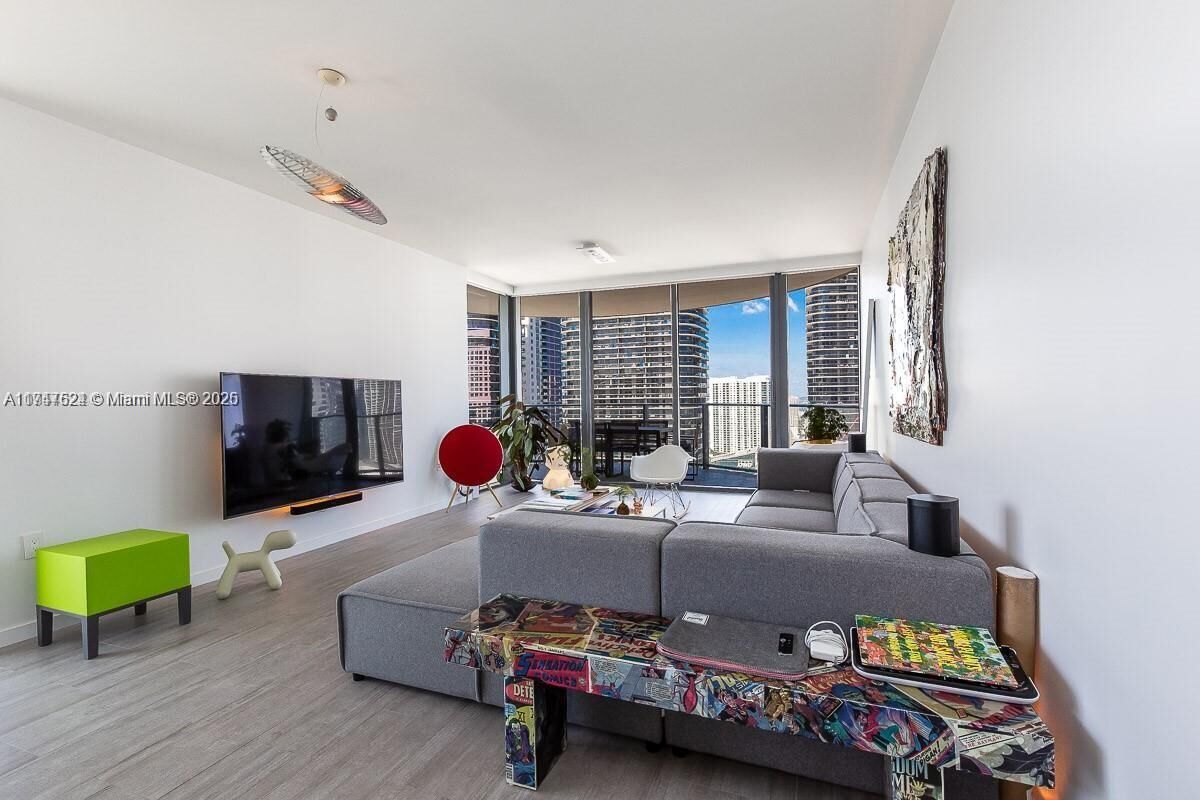 Property Photo:  1000 Brickell Plz 3512  FL 33131 
