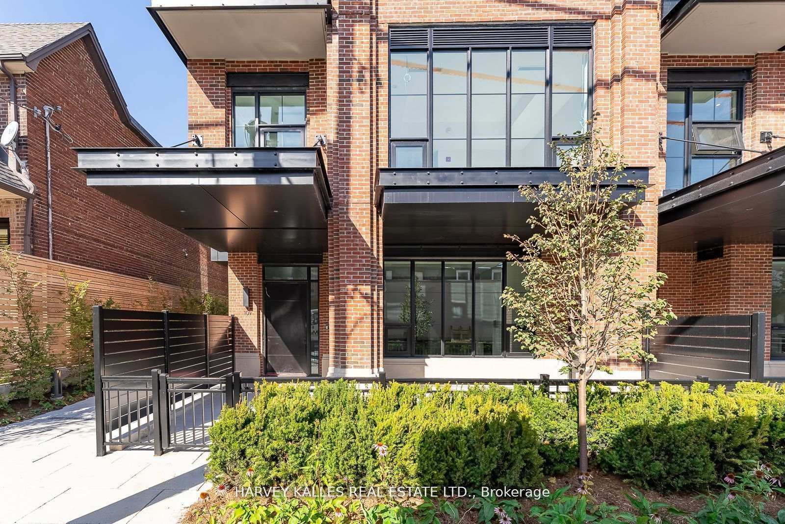 Property Photo: 36 Birch Avenue 109 ON M4V 0B5